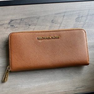 Michael Kors Zipper Wallet